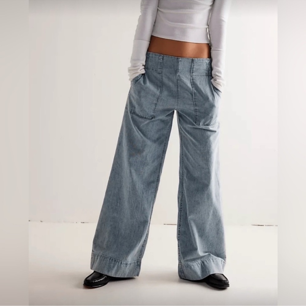 NEW Wide-Leg Light Blue Denim Jeans